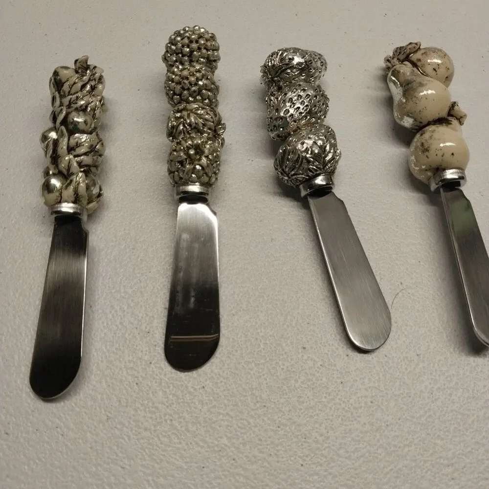 Boston Warehouse Dellarobbia Fruit Spreaders Set 4 Cheese Butter Knives Boxed